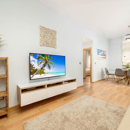 -Malagasunapts- Stylish City Centre Pool&Parking Exterior photo