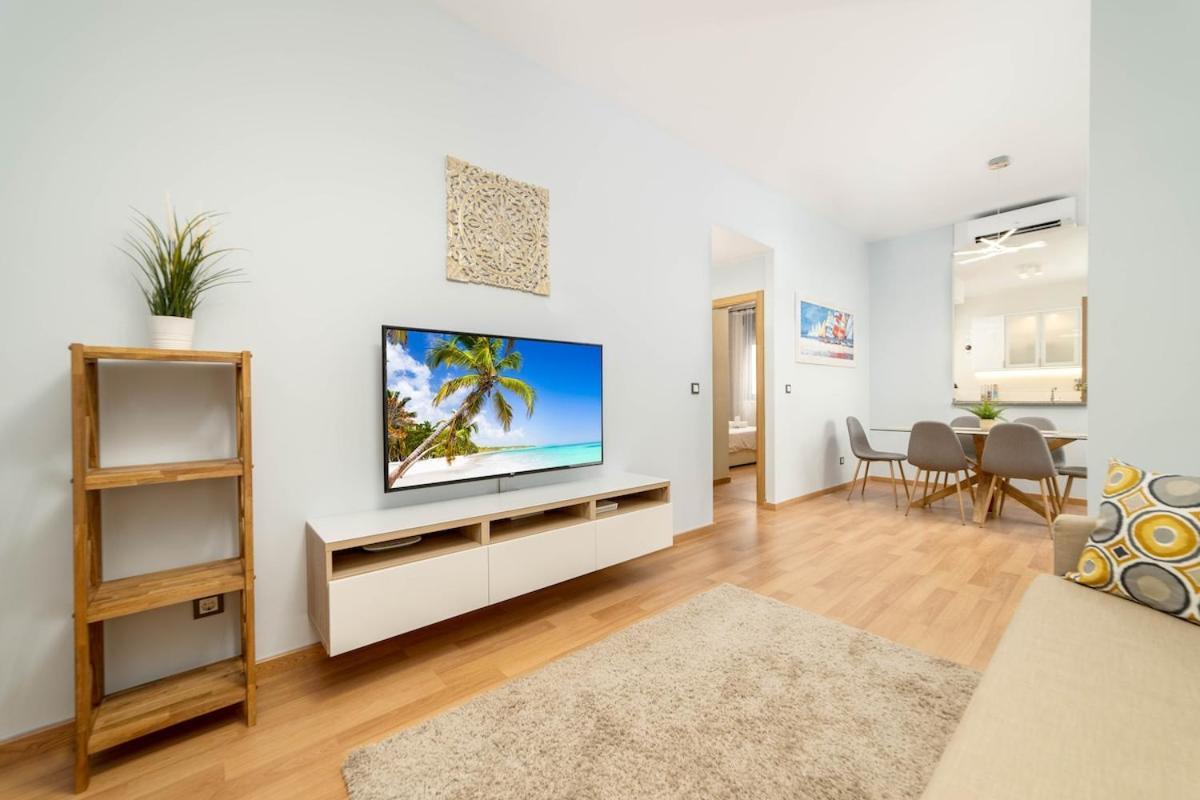 -Malagasunapts- Stylish City Centre Pool&Parking Exterior photo