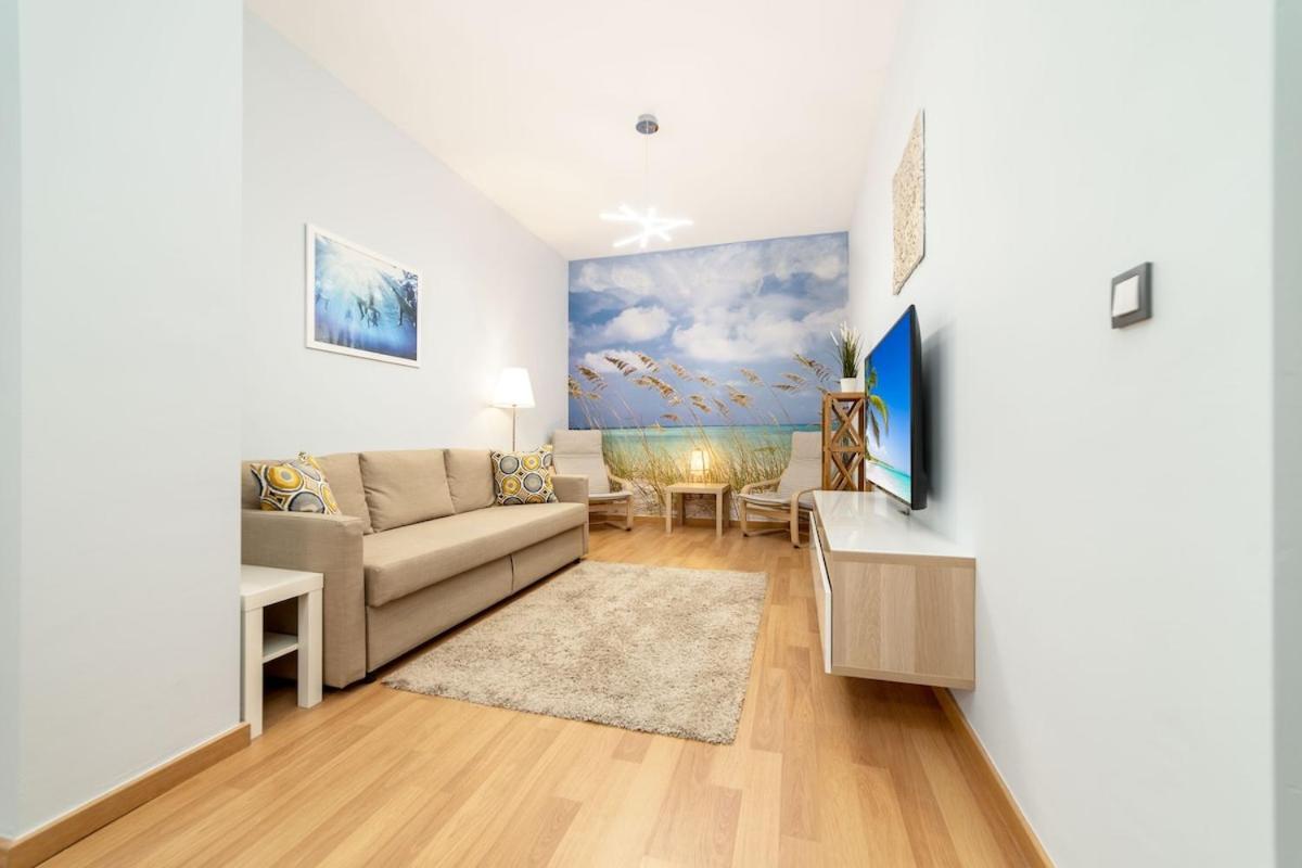 -Malagasunapts- Stylish City Centre Pool&Parking Exterior photo