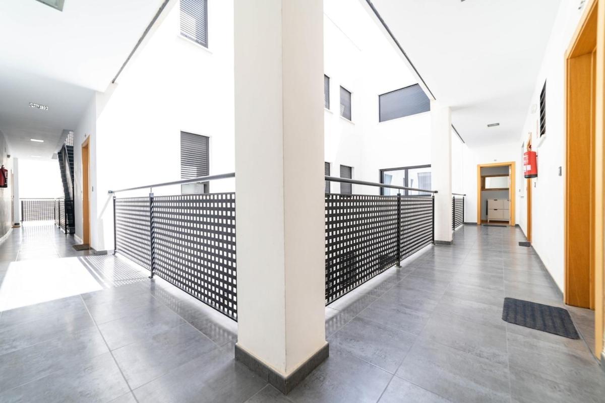 -Malagasunapts- Stylish City Centre Pool&Parking Exterior photo