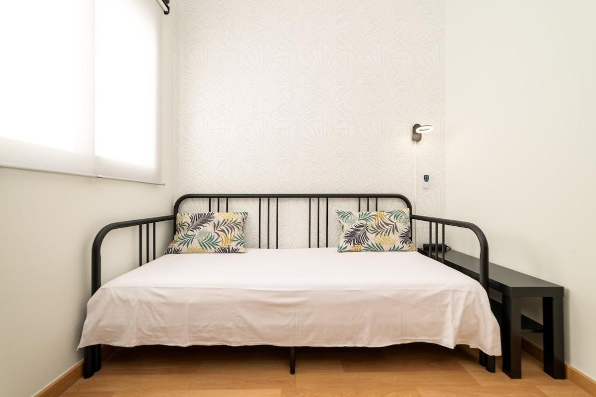 -Malagasunapts- Stylish City Centre Pool&Parking Exterior photo