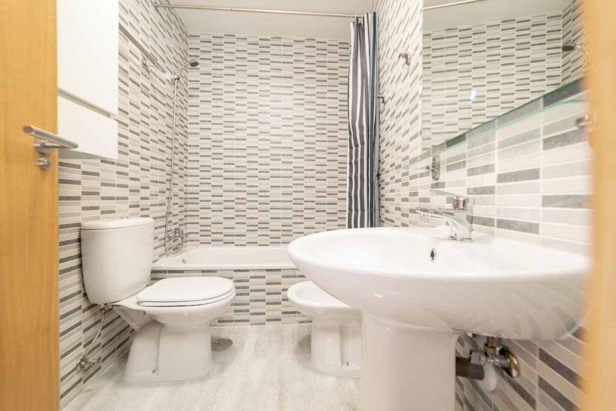 -Malagasunapts- Stylish City Centre Pool&Parking Exterior photo